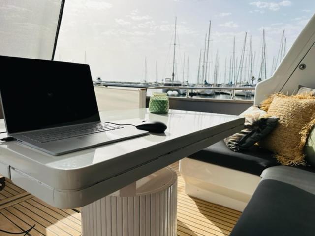 Hotel Motoryacht 21 Avec Equipage Barcelona Zewnętrze zdjęcie