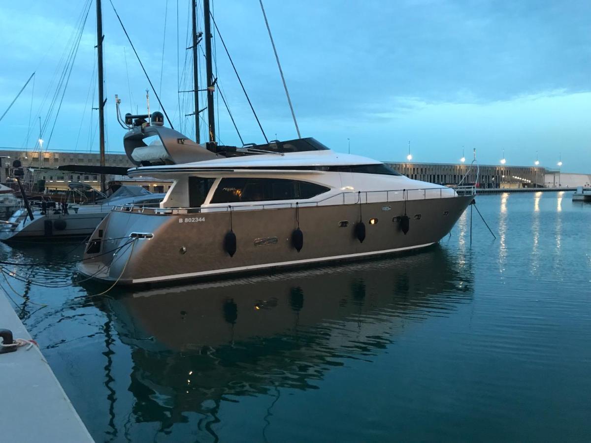 Hotel Motoryacht 21 Avec Equipage Barcelona Zewnętrze zdjęcie